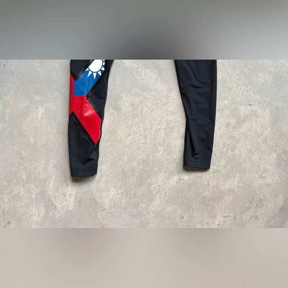 Limited Edition 2XU compression pants - XS - Picture 2 of 3